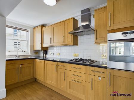 2 bedroom Flat to let in Silverdale Road, Lower Meads, Eastbourne, BN20