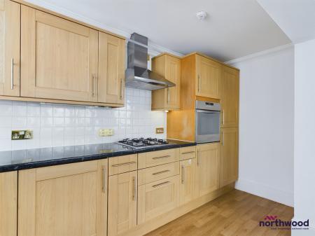 2 bedroom Flat to let in Silverdale Road, Lower Meads, Eastbourne, BN20