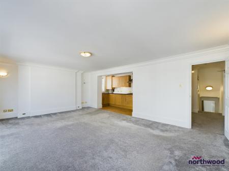 2 bedroom Flat to let in Silverdale Road, Lower Meads, Eastbourne, BN20