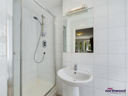 2 bedroom Flat to let in Silverdale Road, Lower Meads, Eastbourne, BN20