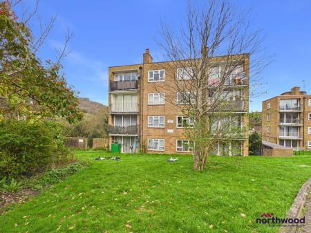 1 bedroom Flat for sale in Rockhurst Drive, Old Town, Eastbourne, BN20
