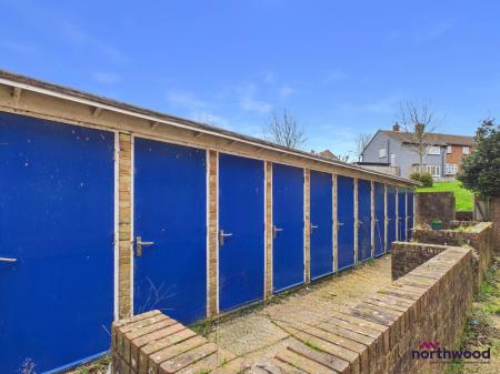 1 bedroom Flat for sale in Rockhurst Drive, Old Town, Eastbourne, BN20