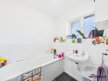 2 bedroom Terraced House for sale in Carisbrooke Close, Langney, Eastbourne, BN23