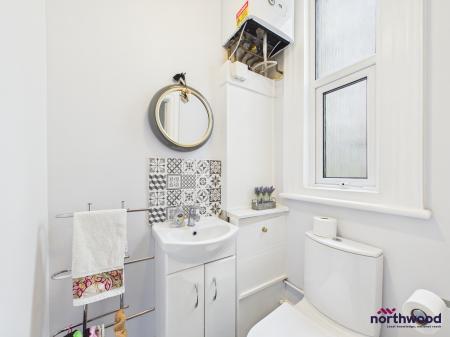 2 bedroom Apartment for sale in Blackwater Road, Lower Meads, Eastbourne, BN21