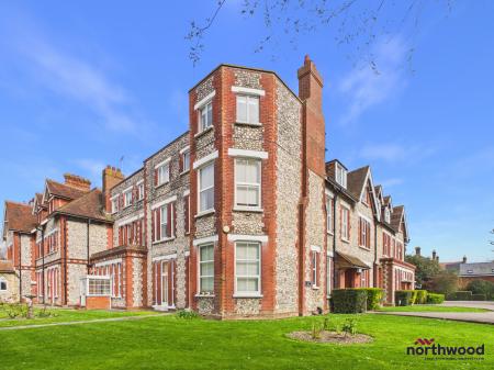 2 bedroom Apartment for sale in Blackwater Road, Lower Meads, Eastbourne, BN21