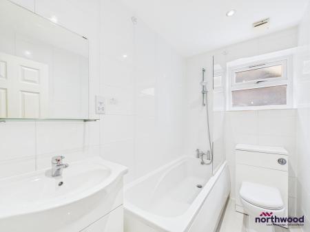 2 bedroom Flat to let in Lewes Road, Upperton, Eastbourne, BN21