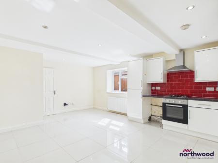 2 bedroom Flat to let in Lewes Road, Upperton, Eastbourne, BN21