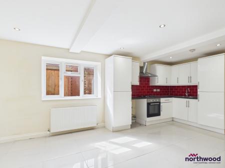 2 bedroom Flat to let in Lewes Road, Upperton, Eastbourne, BN21