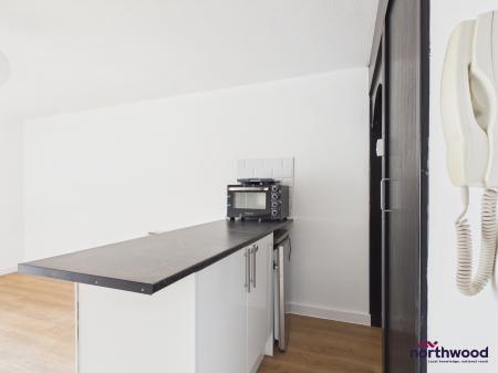 1 bedroom Studio flat to let in 169 Langney Road, Eastbourne, BN22