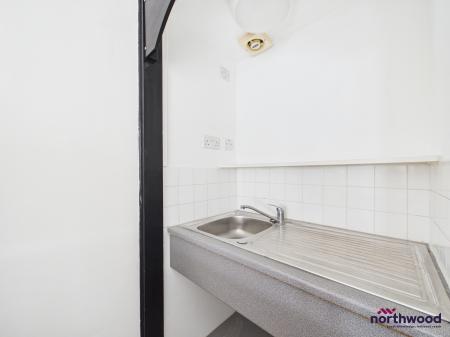 1 bedroom Studio flat to let in 169 Langney Road, Eastbourne, BN22