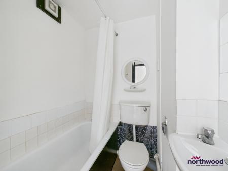 1 bedroom Studio flat to let in 169 Langney Road, Eastbourne, BN22