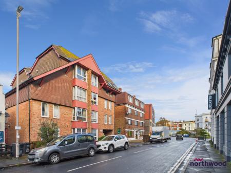 1 bedroom Studio flat to let in 169 Langney Road, Eastbourne, BN22