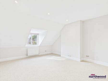 3 bedroom Flat to let in Hurst Road, Upperton, Eastbourne, BN21