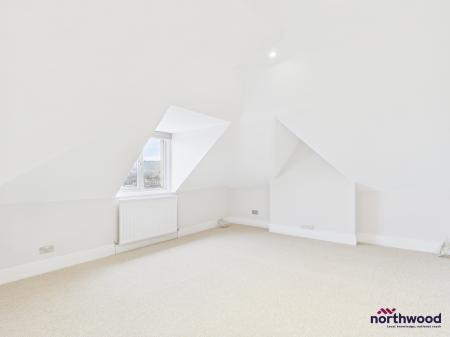 3 bedroom Flat to let in Hurst Road, Upperton, Eastbourne, BN21