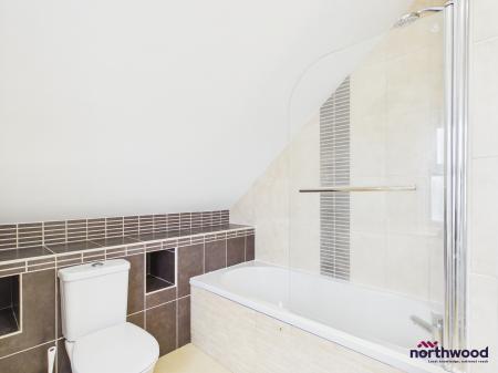 3 bedroom Flat to let in Hurst Road, Upperton, Eastbourne, BN21