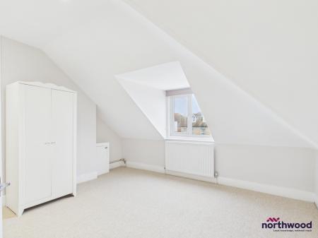 3 bedroom Flat to let in Hurst Road, Upperton, Eastbourne, BN21