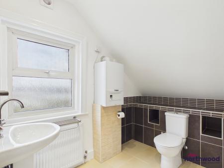 3 bedroom Flat to let in Hurst Road, Upperton, Eastbourne, BN21