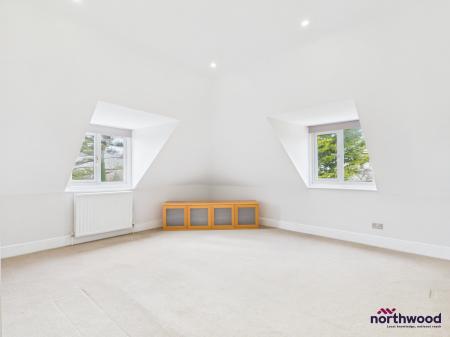 3 bedroom Flat to let in Hurst Road, Upperton, Eastbourne, BN21