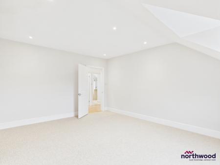 3 bedroom Flat to let in Hurst Road, Upperton, Eastbourne, BN21
