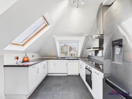 3 bedroom Flat to let in Hurst Road, Upperton, Eastbourne, BN21