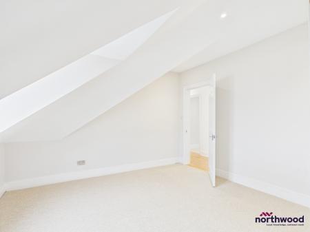 3 bedroom Flat to let in Hurst Road, Upperton, Eastbourne, BN21