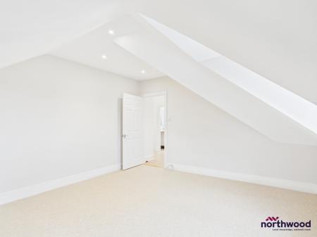 3 bedroom Flat to let in Hurst Road, Upperton, Eastbourne, BN21