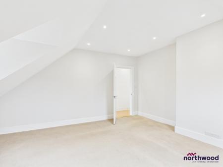 3 bedroom Flat to let in Hurst Road, Upperton, Eastbourne, BN21