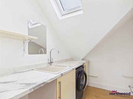 3 bedroom Flat to let in Hurst Road, Upperton, Eastbourne, BN21