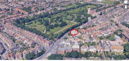 3 bedroom Flat to let in Hurst Road, Upperton, Eastbourne, BN21