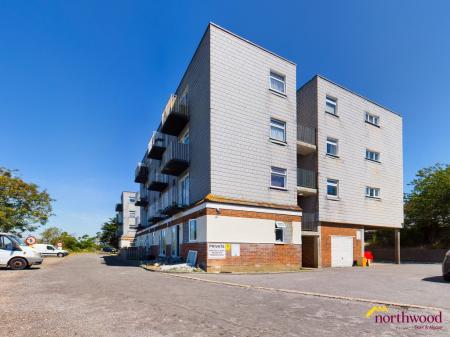 1 bedroom Studio flat for sale in Rotunda Road, St Anthony's Hill, Eastbourne, BN23