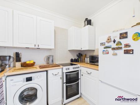 1 bedroom Studio flat for sale in Rotunda Road, St Anthony's Hill, Eastbourne, BN23