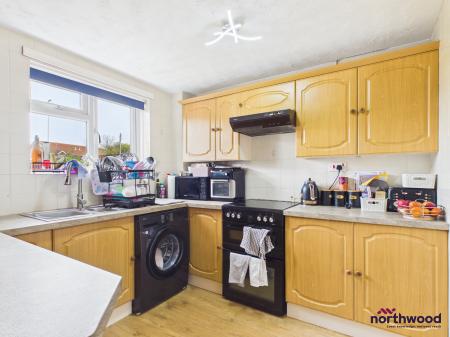 2 bedroom Terraced House to let in Pensford Drive, Langney, Eastbourne, BN23