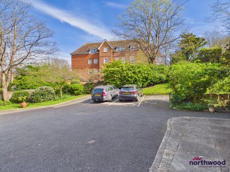 3 bedroom Apartment to let in Silverdale Road, Lower Meads, Eastbourne, BN20