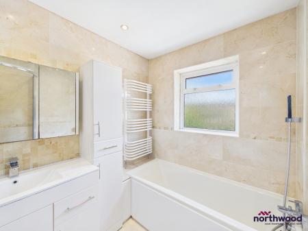 3 bedroom Apartment to let in Silverdale Road, Lower Meads, Eastbourne, BN20