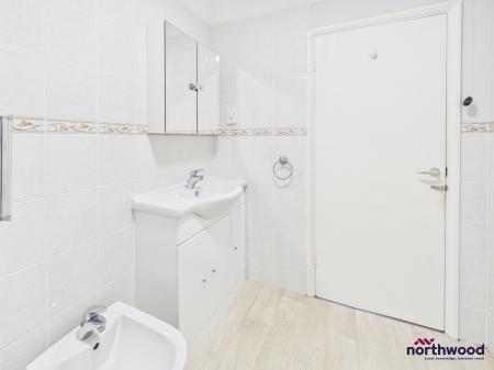 2 bedroom Apartment to let in Silverdale Road, Lower Meads, Eastbourne, BN20