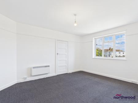 2 bedroom Flat to let in Seaside, Roselands, Eastbourne, BN22