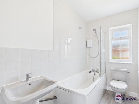 2 bedroom Flat to let in Seaside, Roselands, Eastbourne, BN22