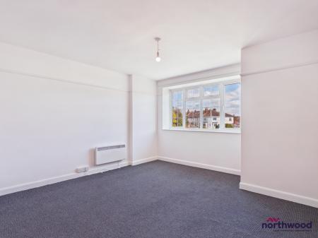 2 bedroom Flat to let in Seaside, Roselands, Eastbourne, BN22