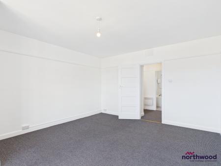 2 bedroom Flat to let in Seaside, Roselands, Eastbourne, BN22