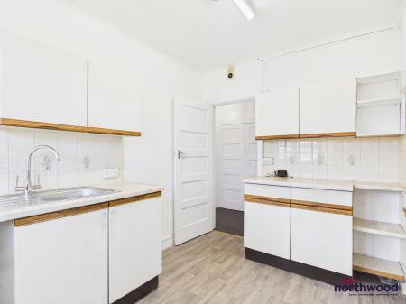 2 bedroom Flat to let in Seaside, Roselands, Eastbourne, BN22