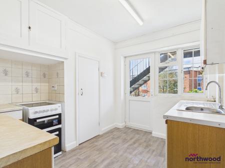 2 bedroom Flat to let in Seaside, Roselands, Eastbourne, BN22