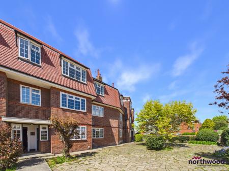 2 bedroom Flat to let in Seaside, Roselands, Eastbourne, BN22