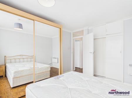 2 bedroom Flat to let in Seaside Road, Town Centre, Eastbourne, BN21