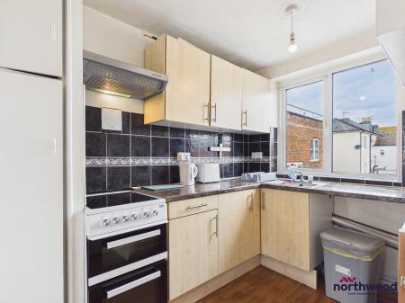 2 bedroom Flat to let in Seaside Road, Town Centre, Eastbourne, BN21