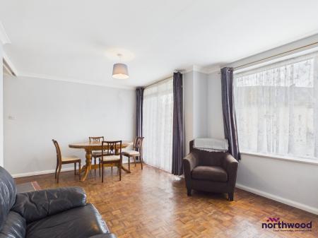 2 bedroom Flat to let in Seaside Road, Town Centre, Eastbourne, BN21