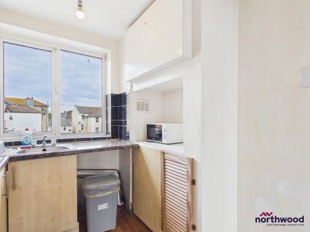 2 bedroom Flat to let in Seaside Road, Town Centre, Eastbourne, BN21