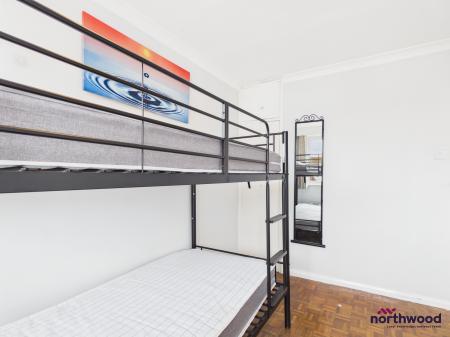 2 bedroom Flat to let in Seaside Road, Town Centre, Eastbourne, BN21