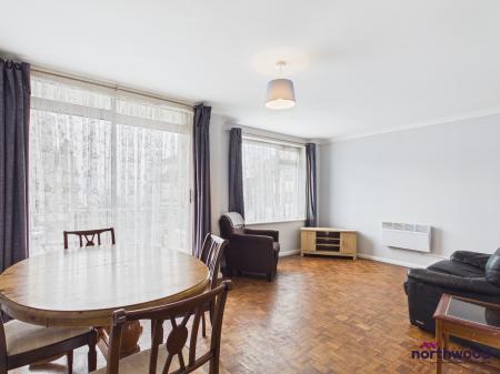 2 bedroom Flat to let in Seaside Road, Town Centre, Eastbourne, BN21