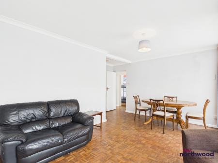 2 bedroom Flat to let in Seaside Road, Town Centre, Eastbourne, BN21