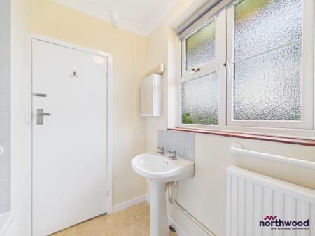 1 bedroom Bungalow to let in Farlaine Road, Willingdon, Eastbourne, BN21